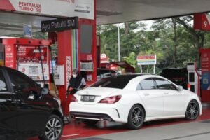 Masih Bingung Posisi Tutup Tangki Bensin Mobil? Ini Trik Mudahnya Tanpa Turun dari Kursi Pengemudi!