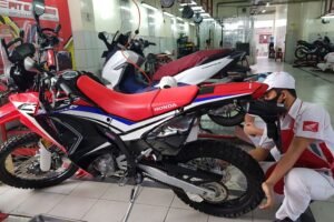 Panduan Perawatan CRF 150L: Rahasia Servis Awet & Sparepart Ori di Bengkel Resmi AHASS!