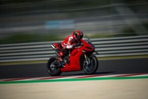 Bukan Pakai Motor MotoGP, Bagnaia Bikin Marquez Tak Berkutik di Sirkuit Favoritnya!