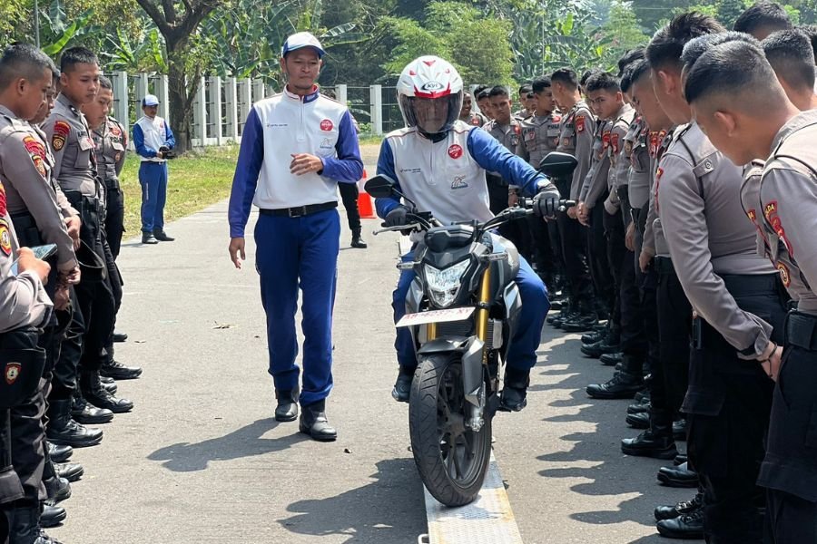 Tingkatkan Keterampilan Berkendara Polisi Muda: Kolaborasi Astra Motor Yogyakarta & Polda DIY untuk Safety Riding