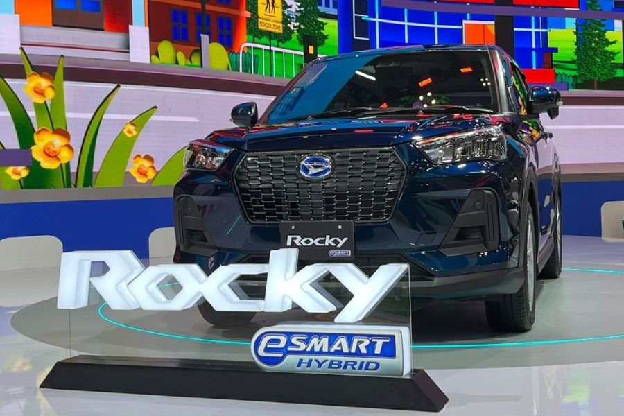 Mengapa Daihatsu Rocky Hybrid Jadi Pilihan Tepat di Era Elektrifikasi? Ini 5 Alasan Utamanya