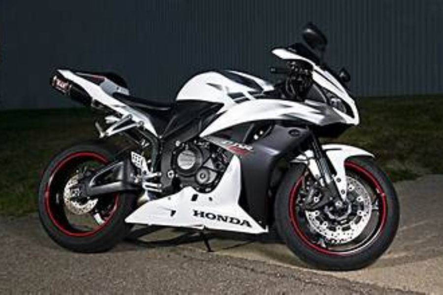 CBR600RR Tricolor Rp 550 Juta Resmi Mendarat! Simak Keuntungan Beli Motor ‘Super’ Ini