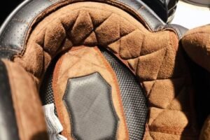 Biar Helm Awet, Ini Cara Merawat Inner Suede yang Benar dan Simpel