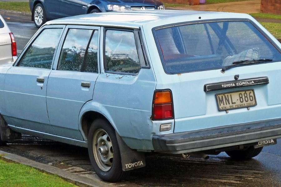 Sejarah Toyota Corolla Generasi Keempat (E70; 1979): Desain Kotak, Mesin Baru, dan Inovasi Penting