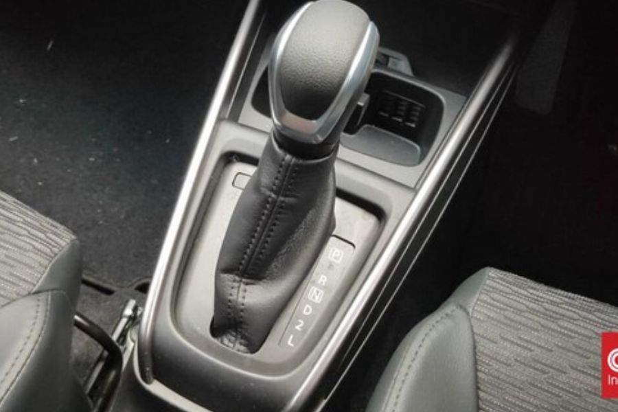 7 Trik Jitu Mengemudi Mobil Matic untuk Pemula, Dijamin Aman dan Praktis!