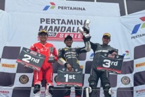 Tanpa Rem Depan, Krisna Aditya Menangi Balapan Dramatis di Mandalika Seri 4 Kelas 250COM MRS