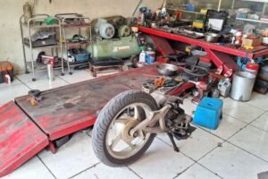 Efek Demo Meluas Mulai Terasa, Bengkel Sepi, Konsumen Tunda Pembelian