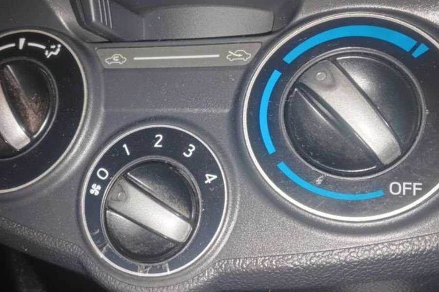 Simak Perbedaan Cara Merawat AC Mobil Tombol Manual dan Digital