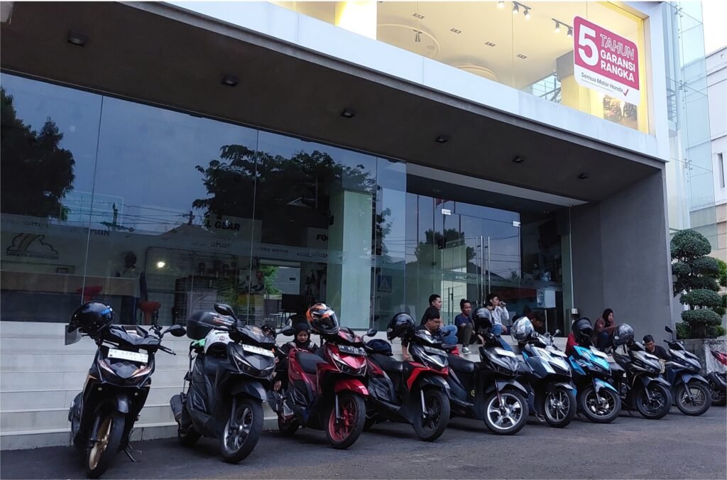 Puluhan Bikers Vario 125 Nikmati Sensasi Night Ride di Yogyakarta