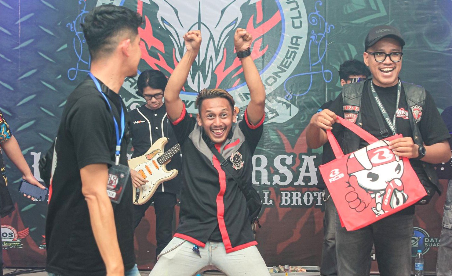 bro Wisnu berikdan doorprize dari RCB Community