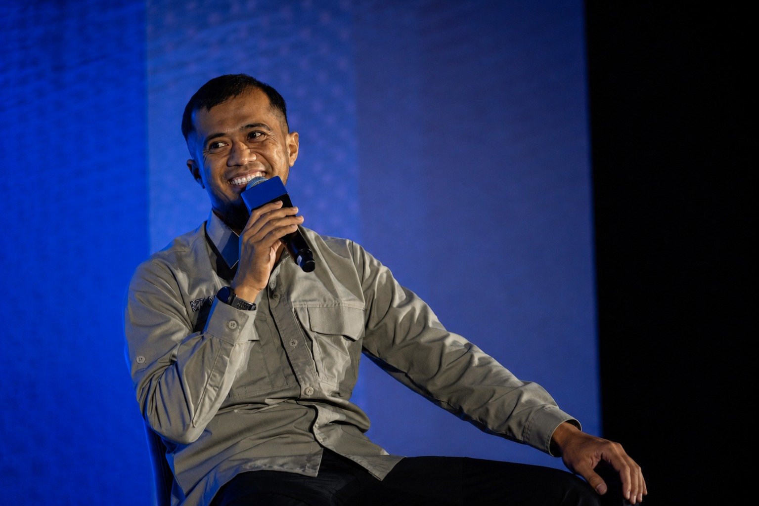 Penerima Apresiasi SATU Indonesia Awards 2017 sekaligus Penggerak Desa Sejahtera Astra Nyarai, Sumatra Barat, Ritno Kurniawan berbagi pengalaman mengenai transformasi Desa Sejahtera Astra Nyarai melalui pengembangan ekowisata berbasis masyarakat pada sesi "Terhubung Dalam Aksi" yang menjadi bagian dari Young On Top National Conference (YOTNC) 2026, di Jakarta, pada Sabtu (4/7).